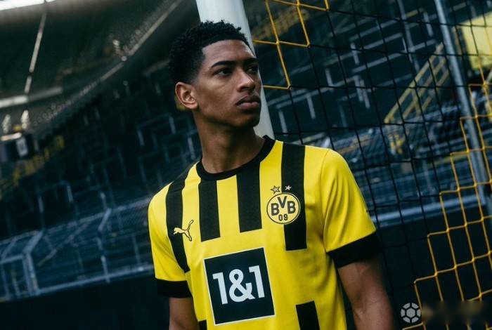 德转列英格兰球员身价TOP10：贝林厄姆1.6亿欧第1，埃泽上榜（德转公布英格兰球员身价前十榜：贝林厄姆以1.6亿欧居首，埃泽入选）