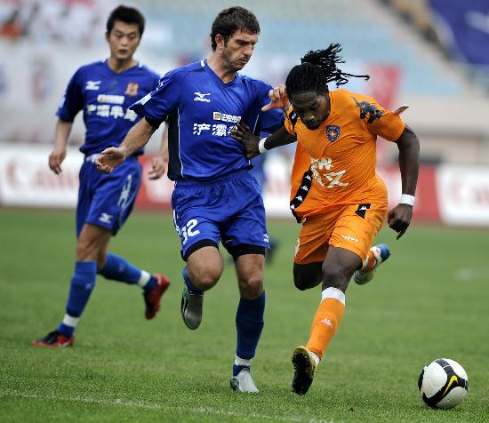 欧罗巴夺冠赔率：曼联领跑缩水 热刺降至1赔2（欧联杯夺冠赔率更新：曼联仍居首且赔率走低，热刺下调至1赔2）